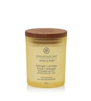 Chesapeake Bay Strength + Energy Pineapple Coconut vela perfumada 96 g
