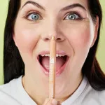laSaponaria Iluminador para olhos e rosto com jojoba em lápis BIO - dourado champanhe (1,1 g) - confere à pele radiância e um brilho subtil