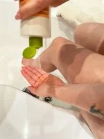 laSaponaria Gel de duche e champô 2 em 1 com laranja BIO e vitamina C para toda a família 30 ml - com uma fragrância doce e estimulante
