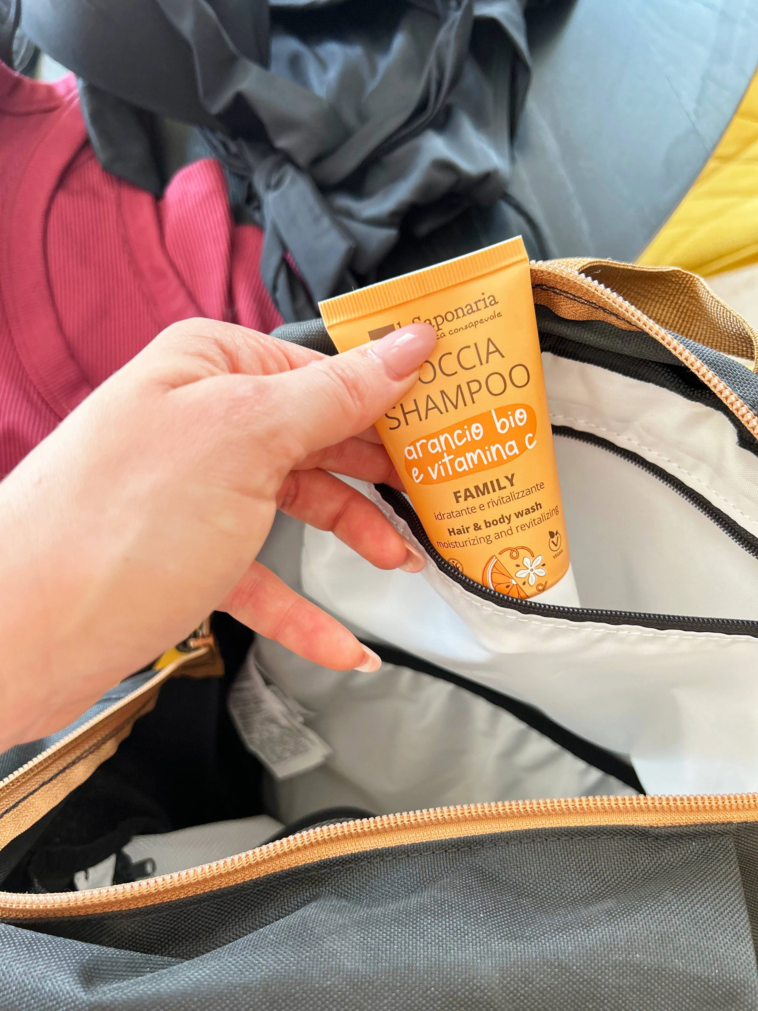 laSaponaria Gel de duche e champô 2 em 1 com laranja BIO e vit. C para toda a família 500 ml - com fragrância doce e revigorante