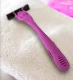 Preserve Máquina de barbear tripla (incl. 2 cabeças) - roxo escuro - com 3 lâminas, feitas de plástico reciclado