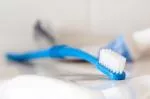 Preserve Escova de dentes (ultra macia) - roxa - feita de copos de iogurte reciclados