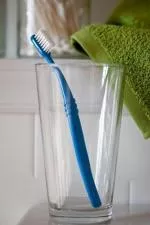 Preserve Escova de dentes (ultra macia) - roxa - feita de copos de iogurte reciclados