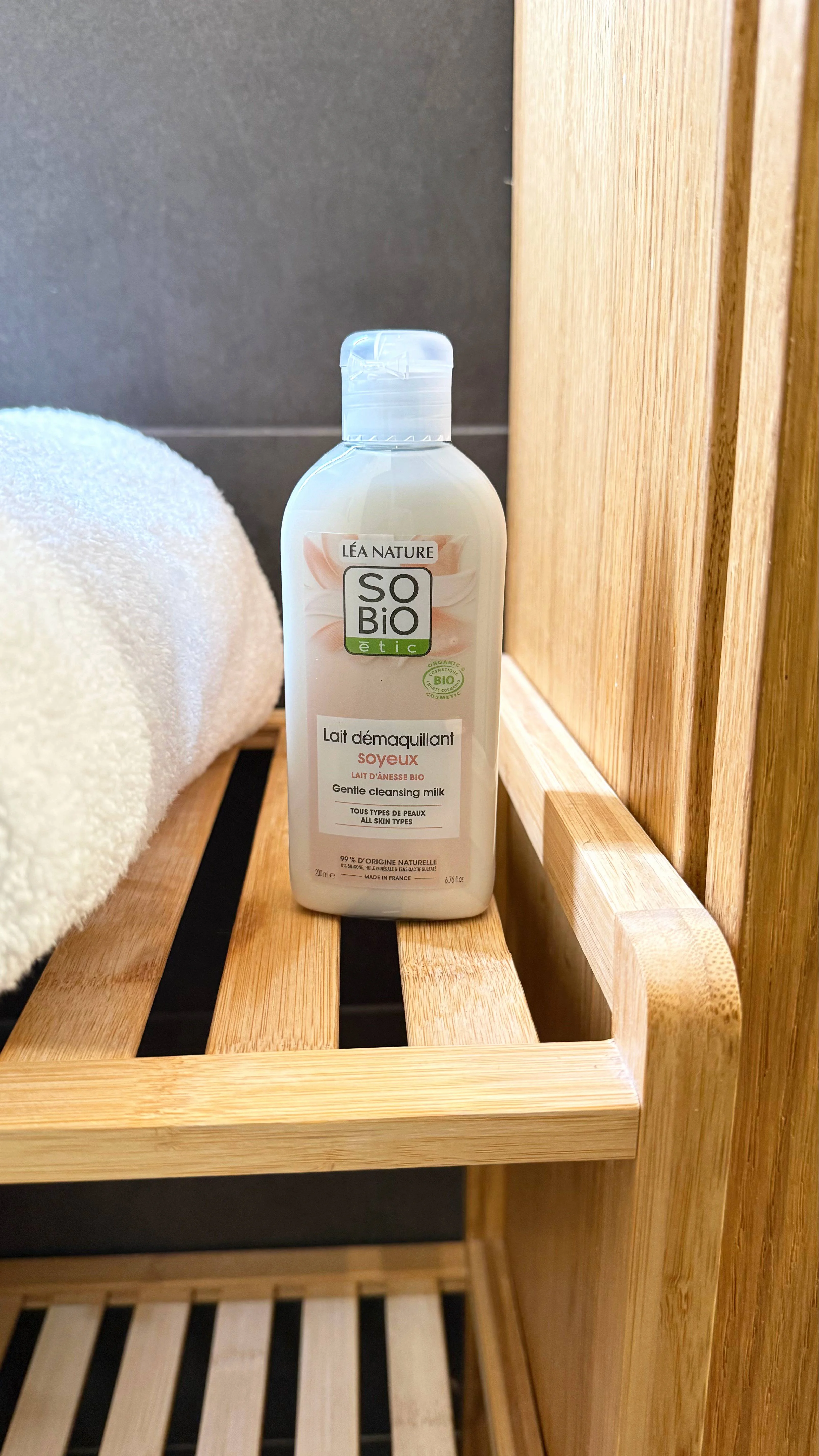 SO’BiO étic Leite desmaquilhante com leite de burra BIO (200 ml) - remove suavemente a maquilhagem e as impurezas