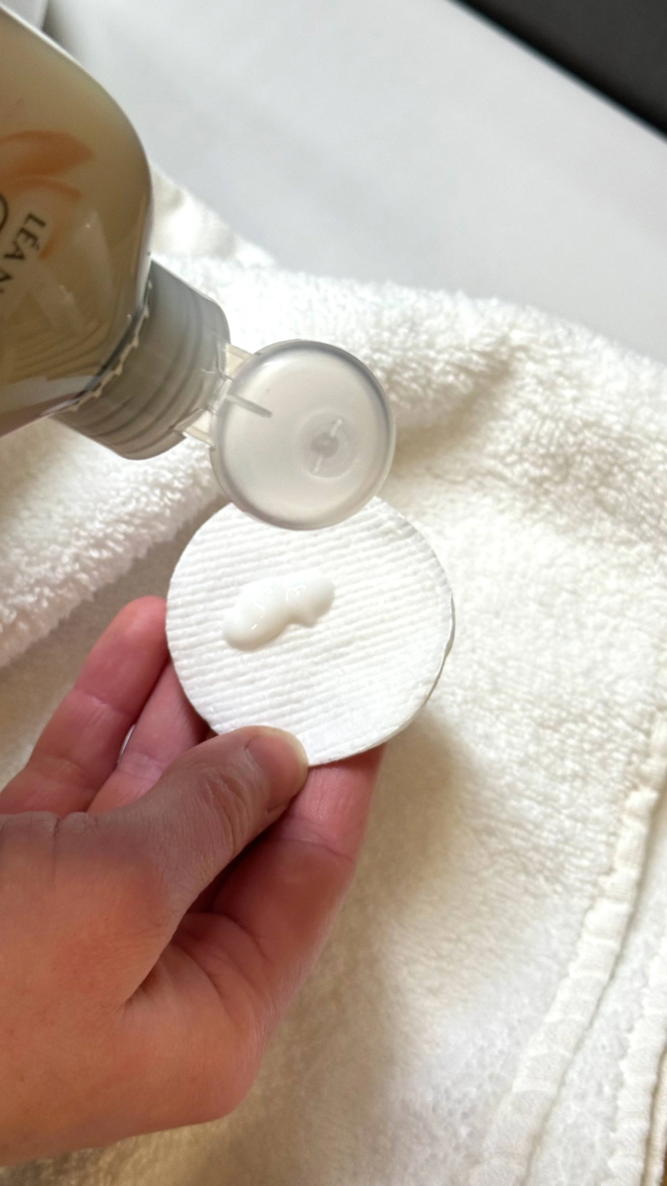 SO’BiO étic Leite desmaquilhante com leite de burra BIO (200 ml) - remove suavemente a maquilhagem e as impurezas
