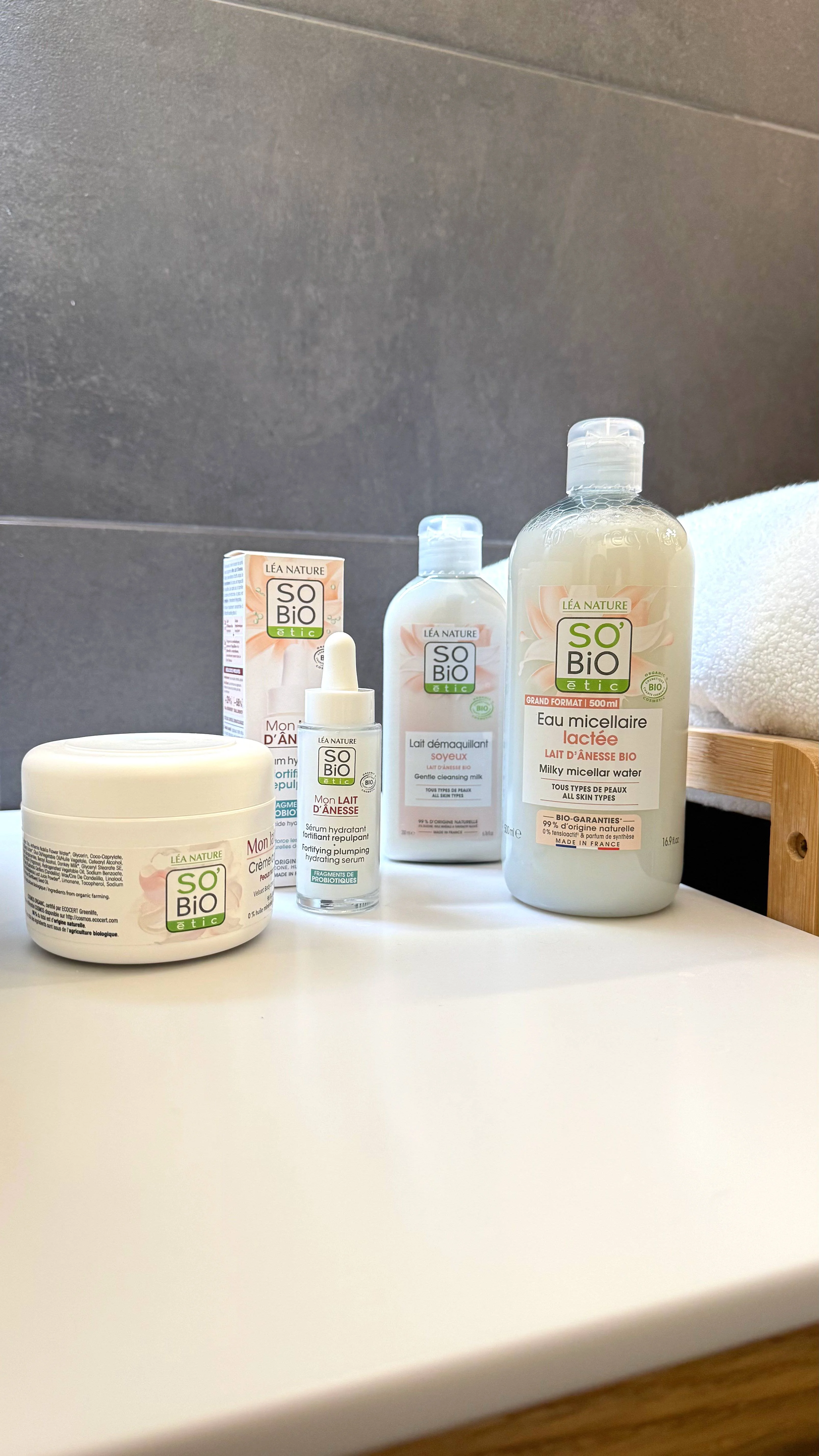 SO’BiO étic Leite desmaquilhante com leite de burra BIO (200 ml) - remove suavemente a maquilhagem e as impurezas