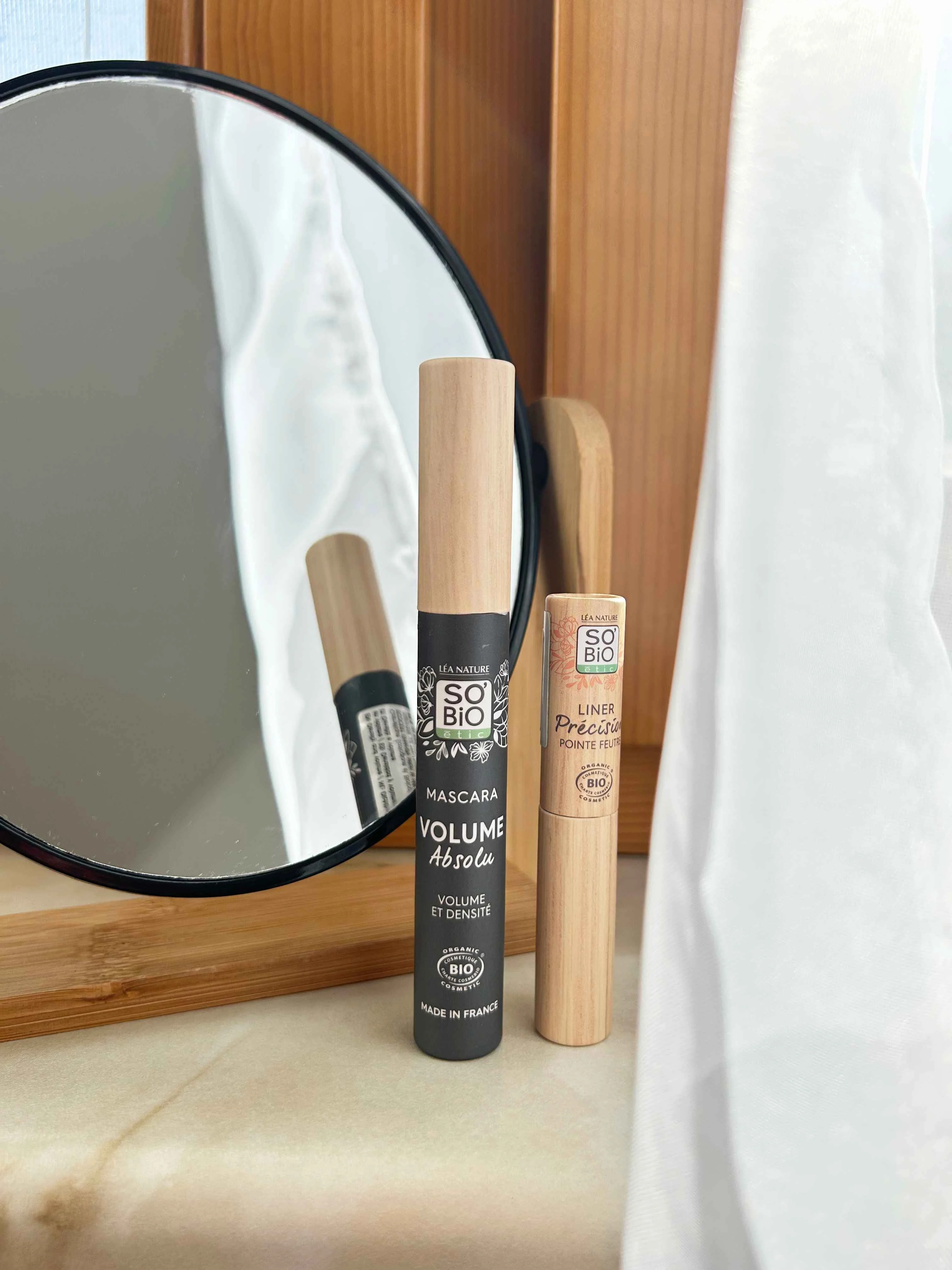 SO’BiO étic Delineador líquido BIO - 01 preto (3 ml) - realça os seus olhos