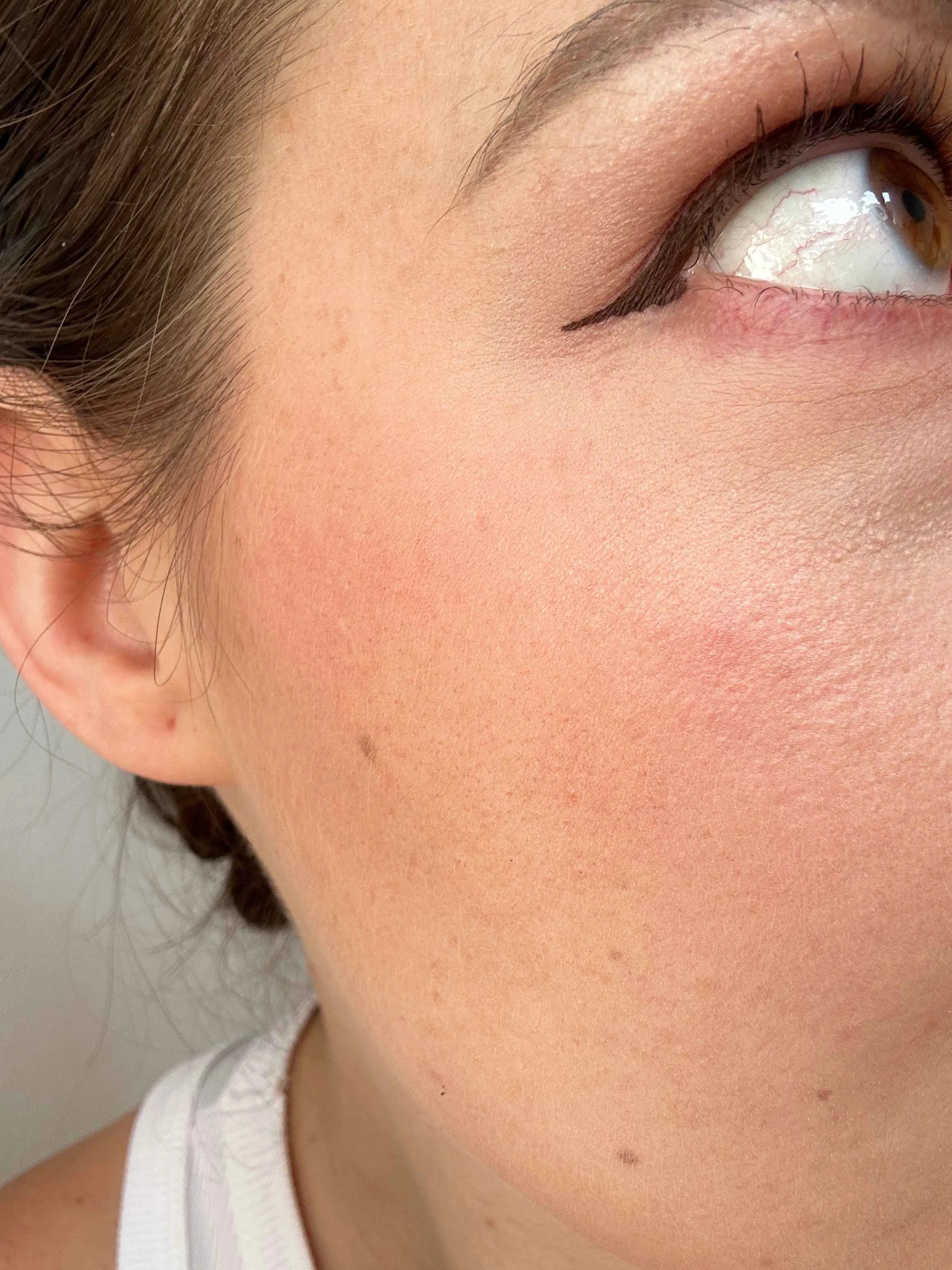 SO’BiO étic Delineador líquido BIO - 01 preto (3 ml) - realça os seus olhos