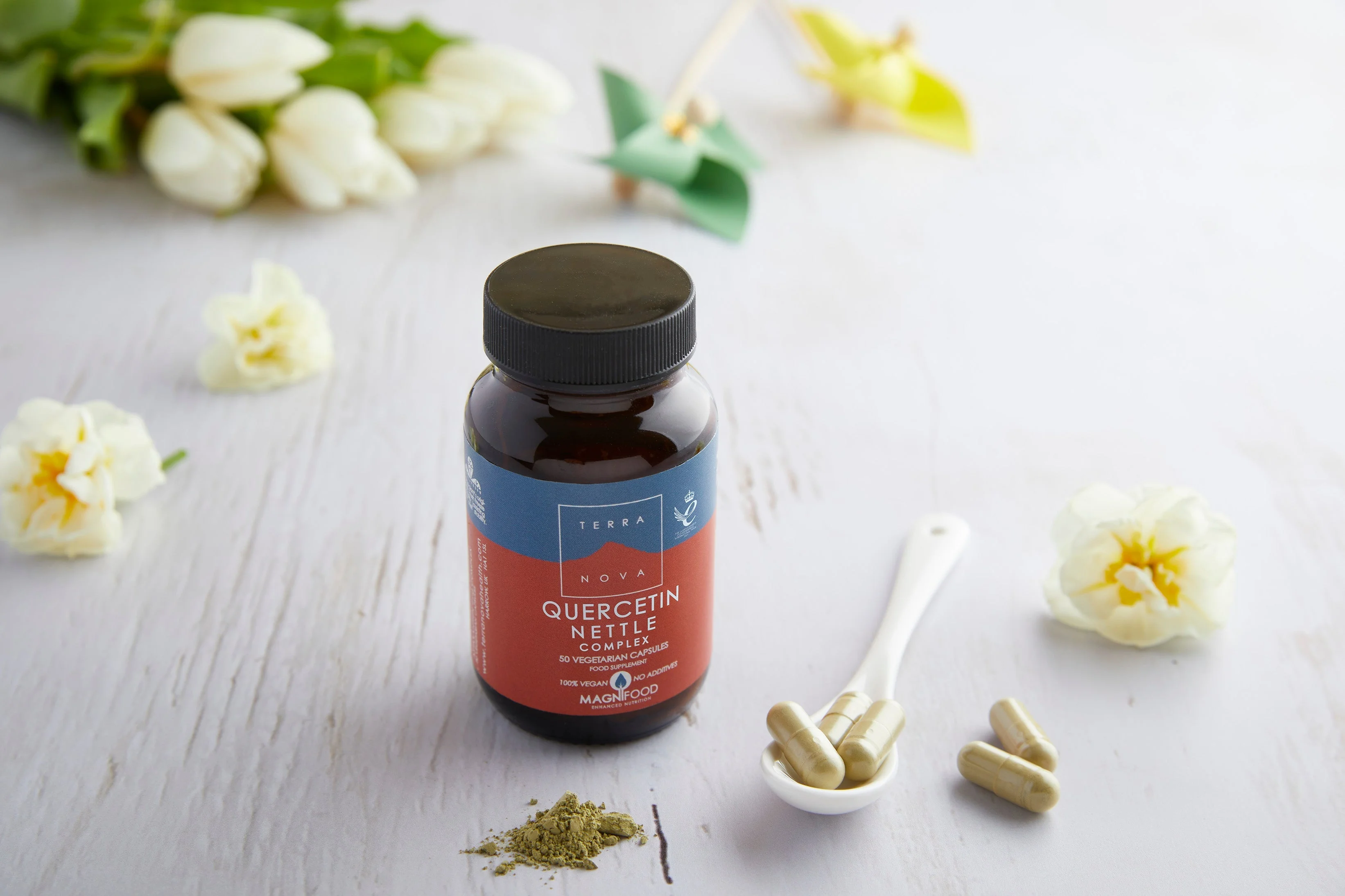 Terranova Health Quercetin Nettle Complex com urtiga (50 cápsulas) - para a época do pólen e para a imunidade enfraquecida