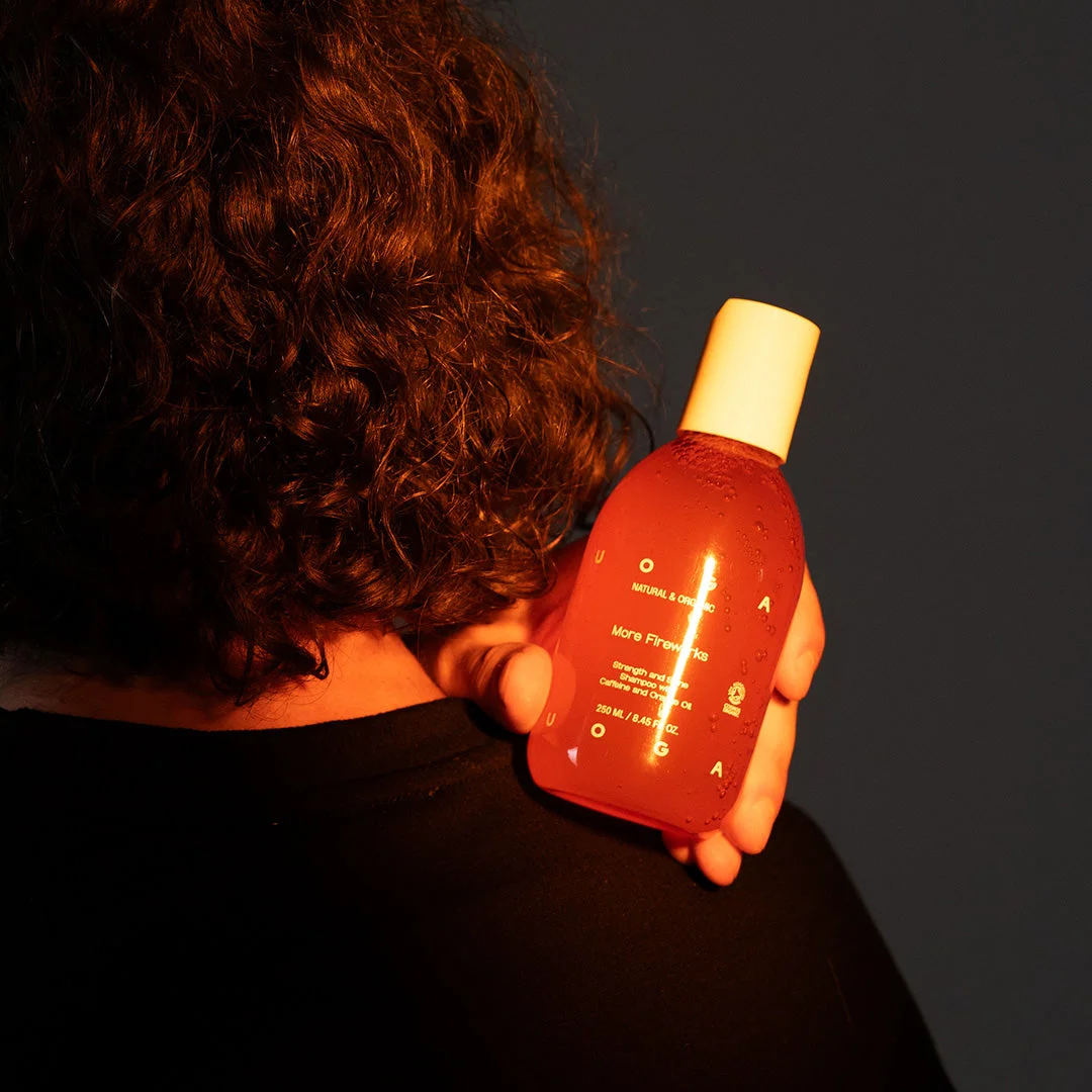 Uoga Uoga Champô More Fireworks BIO para fortalecer e dar brilho ao cabelo (250 ml) - com aroma de laranja