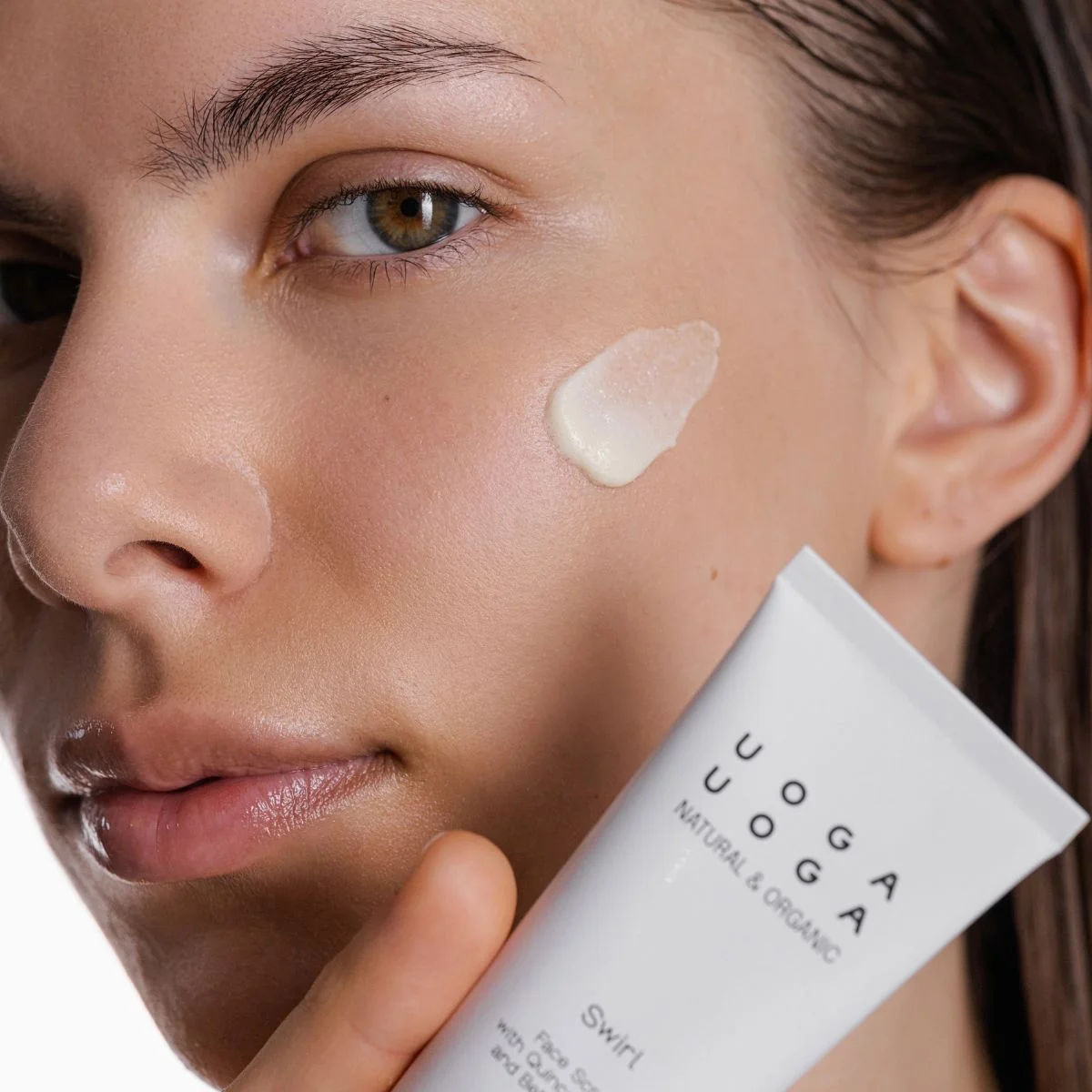 Uoga Uoga Esfoliante facial suave Swirl com extrato de marmelo (40 ml) - também adequado para pele sensível