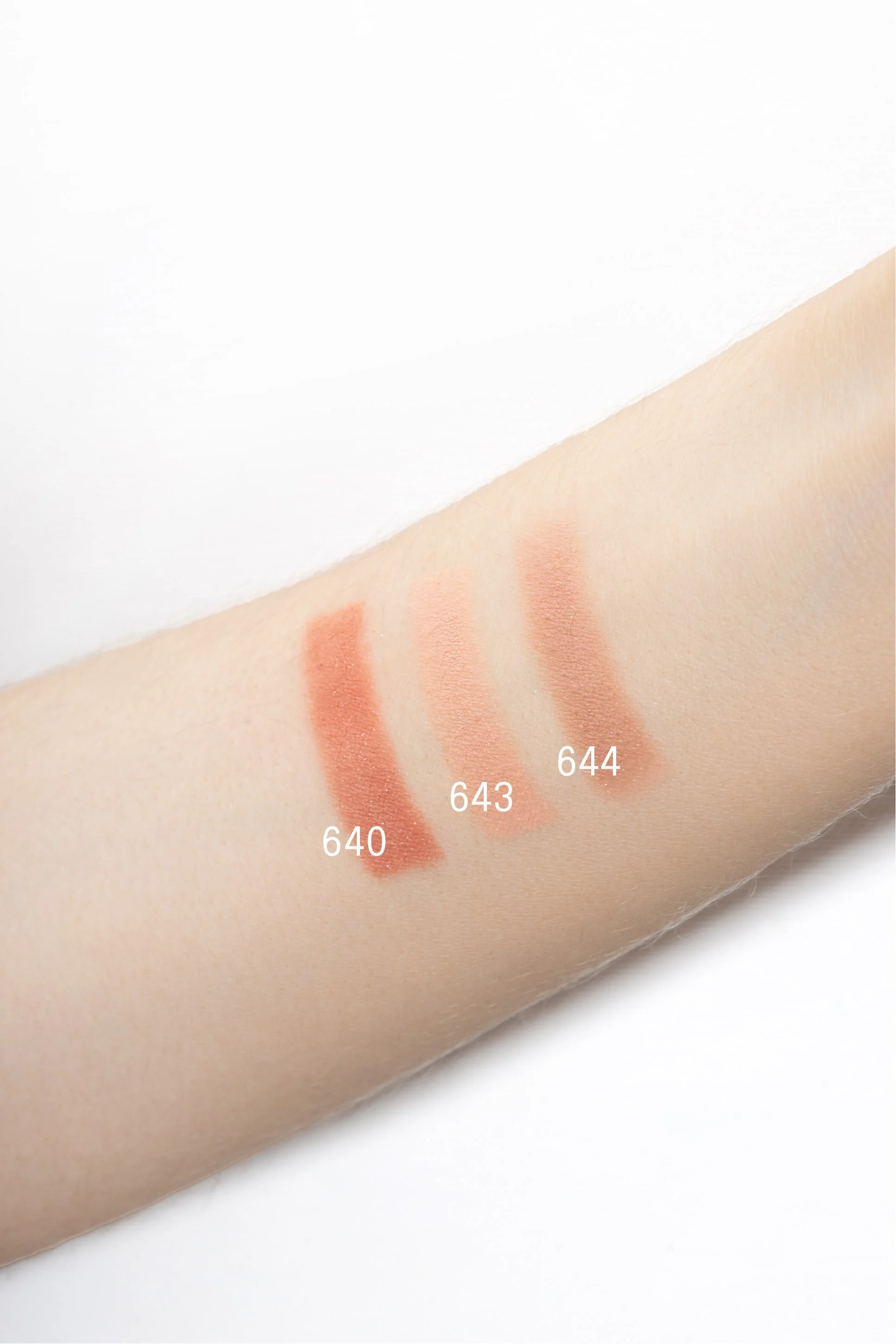 Uoga Uoga Blush mineral solto com âmbar (5 g) 6405 Coral Charm - realce natural das bochechas em 3 tonalidades