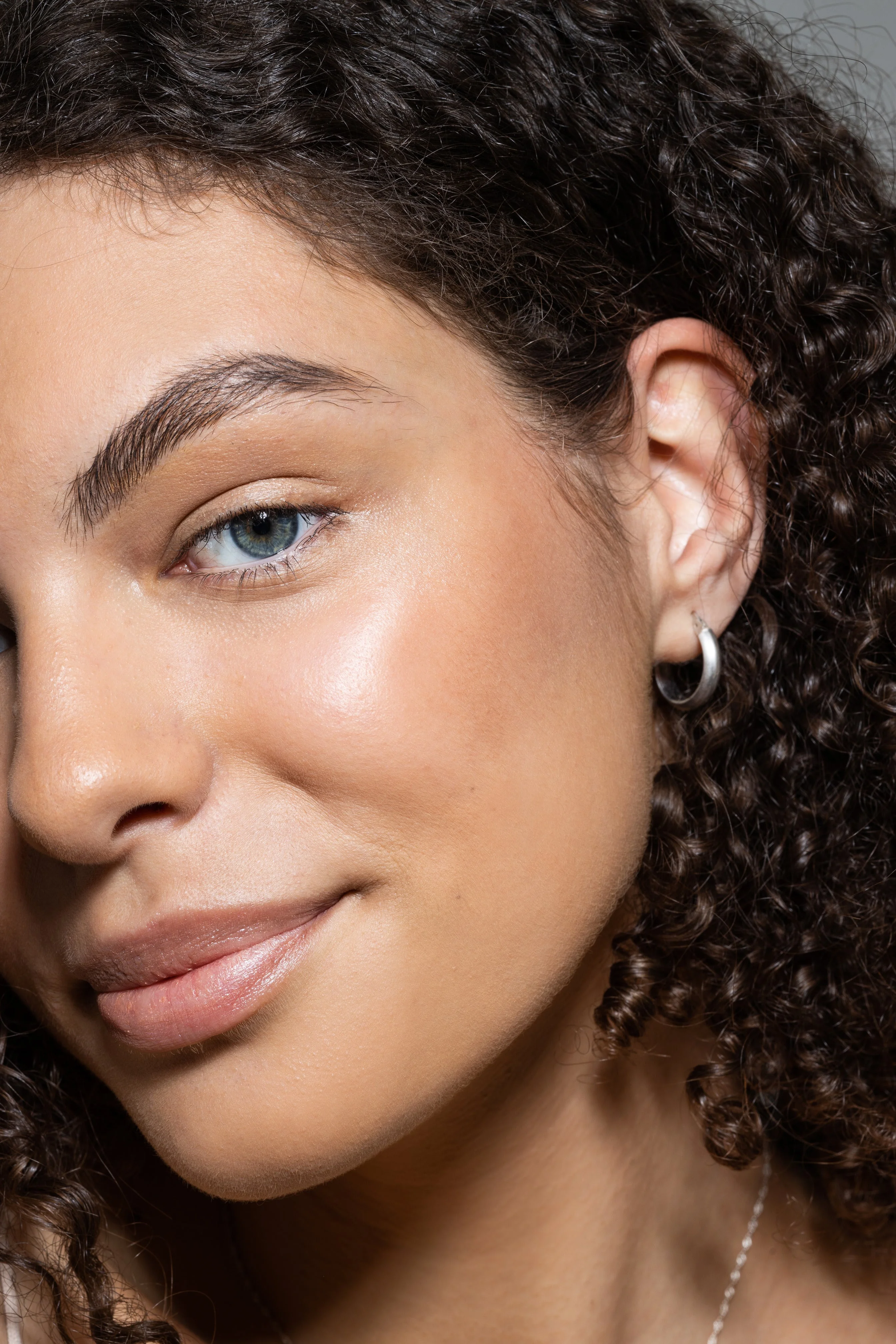 Uoga Uoga Base mineral em pó com âmbar (10 g) 635 Captured Ray of Sun - leve, natural, SPF 15