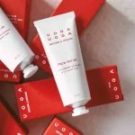 Uoga Uoga Esfoliante facial regenerador com arandos (40 ml) - para uma pele mais lisa e luminosa