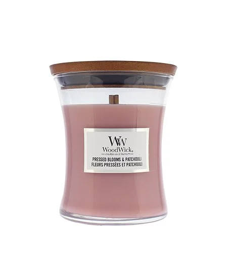 Pressed Blooms & Patchouli vela perfumada com pavio de madeira 275 g