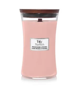 Vela perfumada WoodWick Pressed Blooms & Patchouli com pavio de madeira para homens.