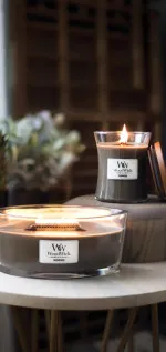 Vela perfumada WoodWick Rosewood com pavio de madeira 275 g