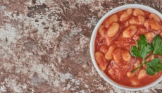 Descubra a magia dos feijões em um simples molho de tomate