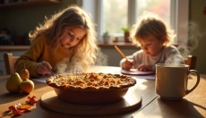 Você pode fazer uma torta de pera com farofa usando ingredientes simples e acessíveis.