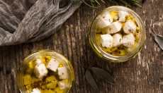 Tudo o que você precisa saber sobre queijo em conserva caseiro