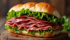 Sanduíche de Pastrami como um ícone que conquista as mesas tchecas