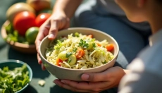 Prepare uma leve e refrescante salada vietnamita de repolho em casa
