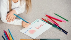 Como remover facilmente tinta de caneta das suas roupas