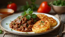 Mistura de porco com panquecas de batata surpreende não apenas pelos sabores tradicionais