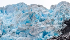 Água da geleira - a história da pureza preservada por milênios