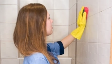 Aprenda a restaurar o brilho das telhas desbotadas