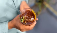 Descubra a magia do chá cold brew e o seu sabor suave