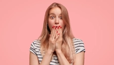 Quais são as possíveis causas de coceira e queimação nos lábios?